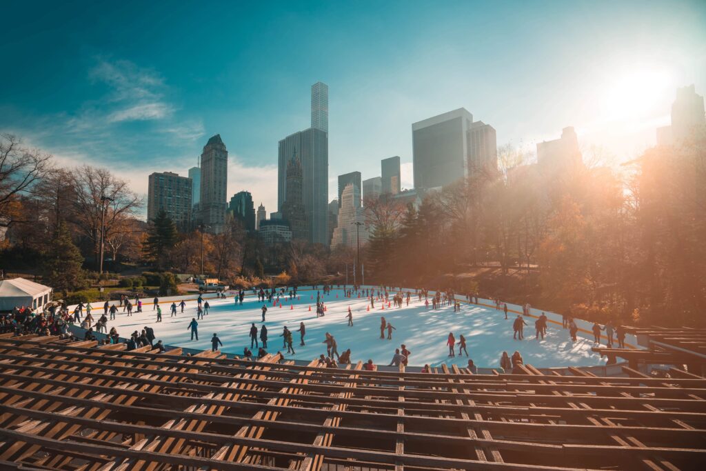 Patiner à Central Park est l'une des meilleures activités à faire à New York à Noël avec des enfants.