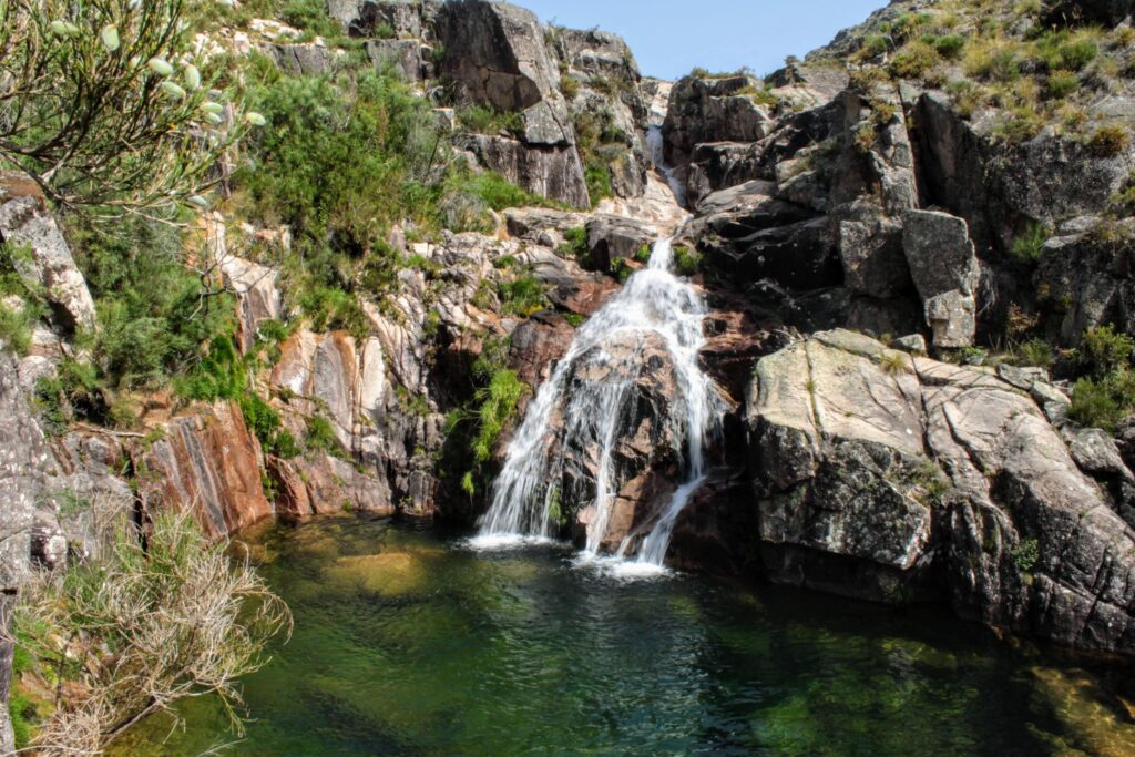 Peneda-Gerês est l'une des meilleures excursions d'une journée à partir de Porto avec des enfants pour les familles qui aiment le plein air