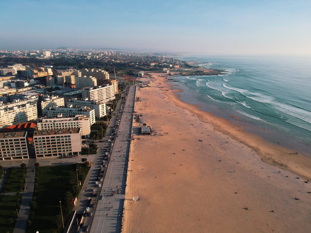 Best day trips from Porto with kids : head to Matosinhos to enjoy a day at one of the best beaches near Porto