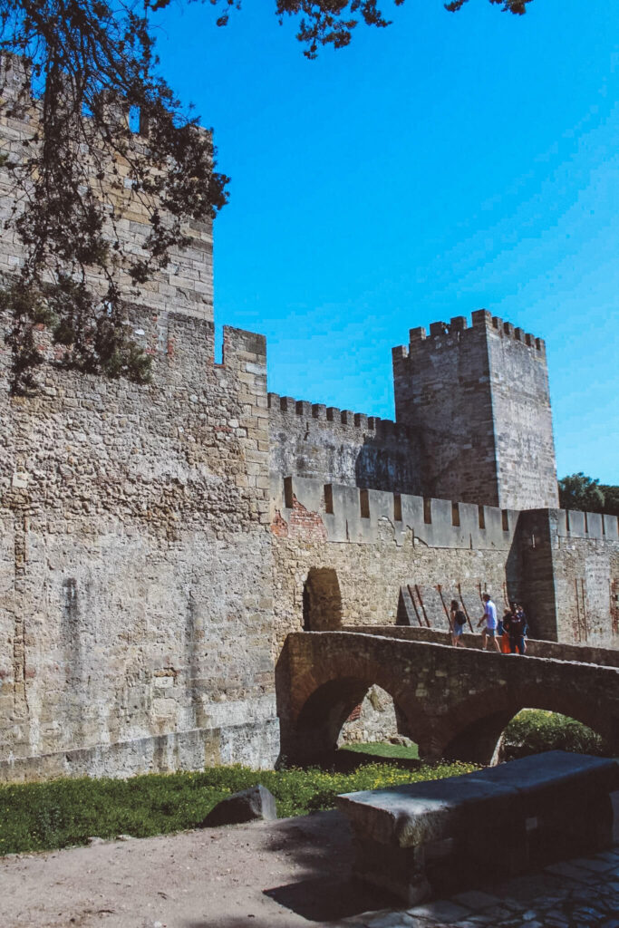 Le château Sao Jorge est l'une des meilleures chose à faire à Lisbonne avec des enfants