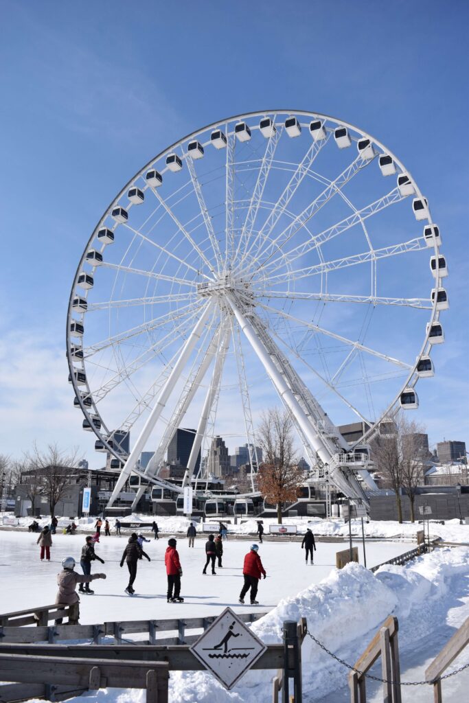 Montréal est l'une des meilleures à visiter en hiver au Québec en famille - plusieurs activités familiales (essayez la Grande Roue de Montréal)