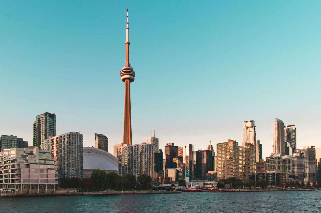 La tour du CN est l'une des meilleures choses à faire à Toronto avec des enfants.