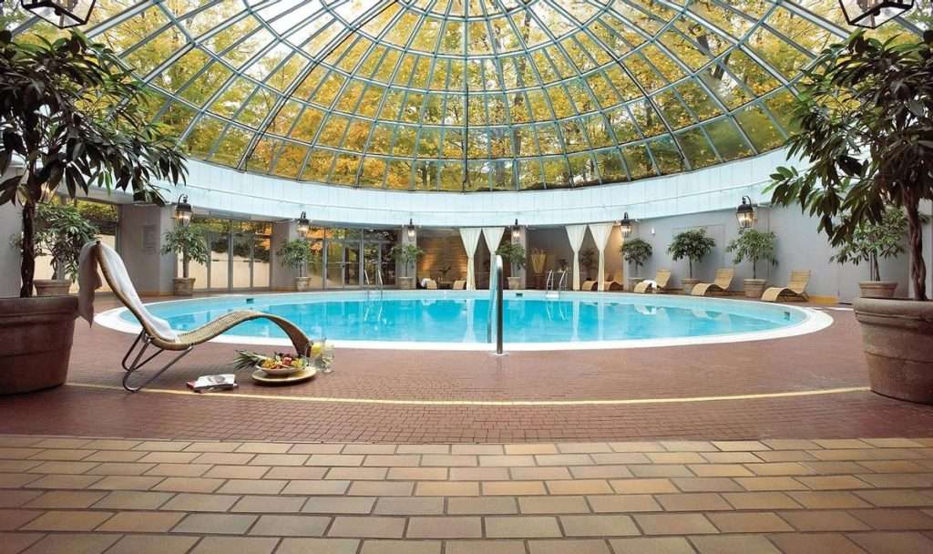 Le Toronto Don Valley Hotel & Suites est l'un des meilleurs hôtels à Toronto pour les familles qui veulent rester plus près du centre de science et du Zoo de Toronto.
