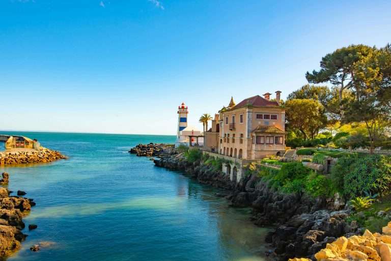 Le phare Santa Marta fait partie du paysage le plus photographié au Portugal- ajoutez-le à votre liste de choses à faire à Cascais, Portugal