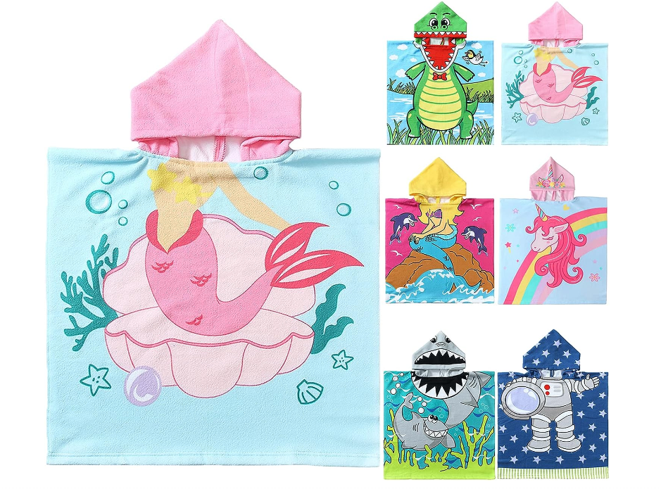 Hooded beach towels are beach essentiels for toddlers