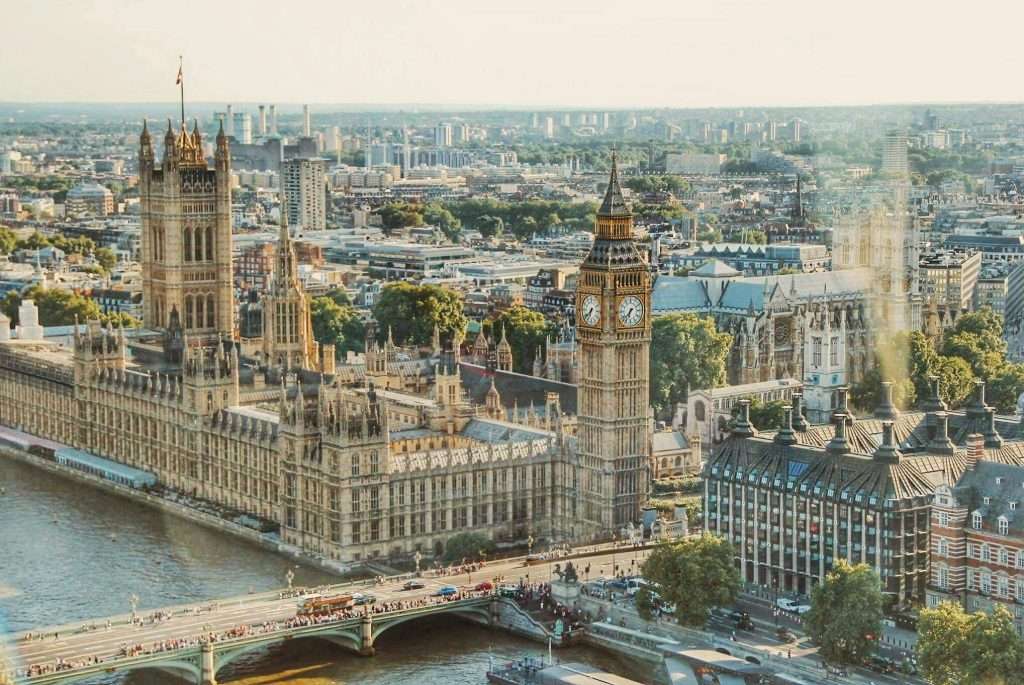 La température à Londres en juin est chaude et ensoleillée - idéale pour les visites touristiques et les activités à l'extérieur.