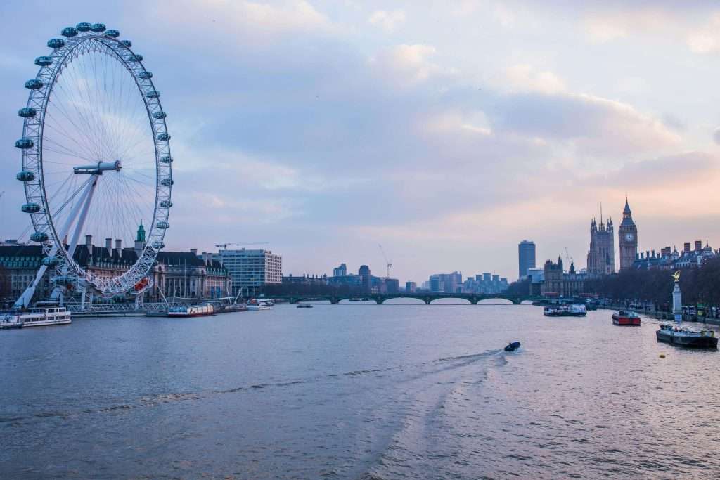La température à Londres en juin est idéale pour aller au London Eye.
