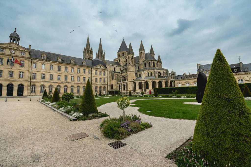 Caen, Normandie est la meilleure excursion d'une journée au départ de Paris pour les familles qui veulent en apprendre sur la 2e Guerre mondiale.