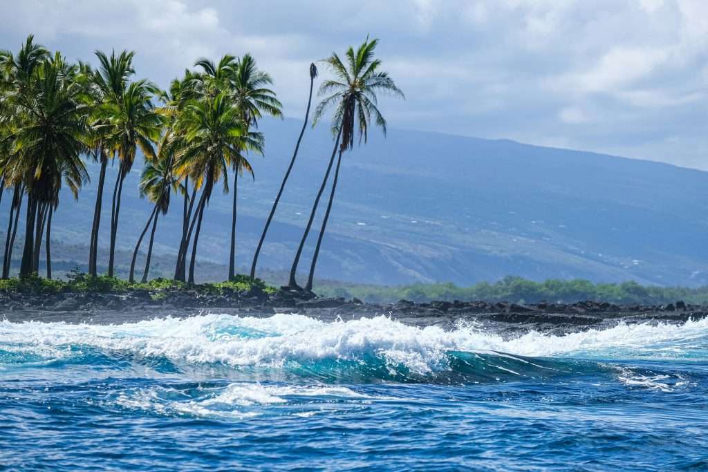 Le parc national historique Pu'uhonua o Honaunau vaut la peine d'être visité à Kona, Hawaï