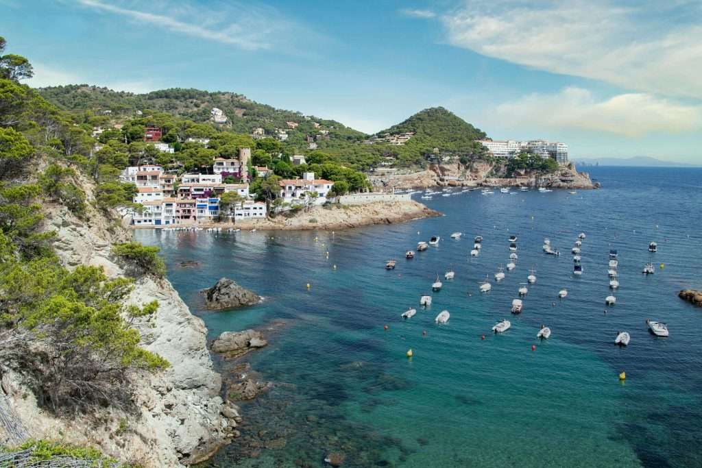 Tossa de Mar en Espagne - une excursion d'une journée fantastique depuis Barcelone pour les familles. Elle vaut la peine d'être ajoutée à votre itinéraire de 3 jours à Barcelone