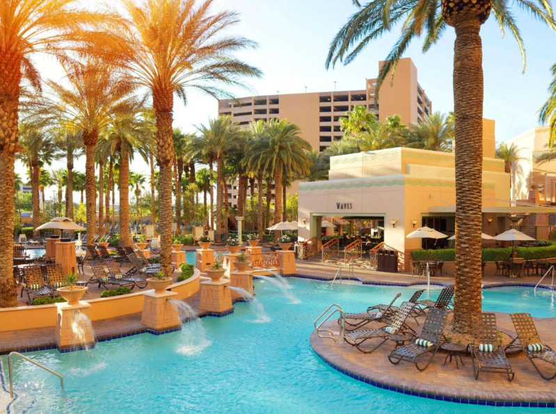 With a wonderful pool, Hilton Grand Vacations Club on the Las Vegas Strip is one of the coolest family hotels in Las Vegas