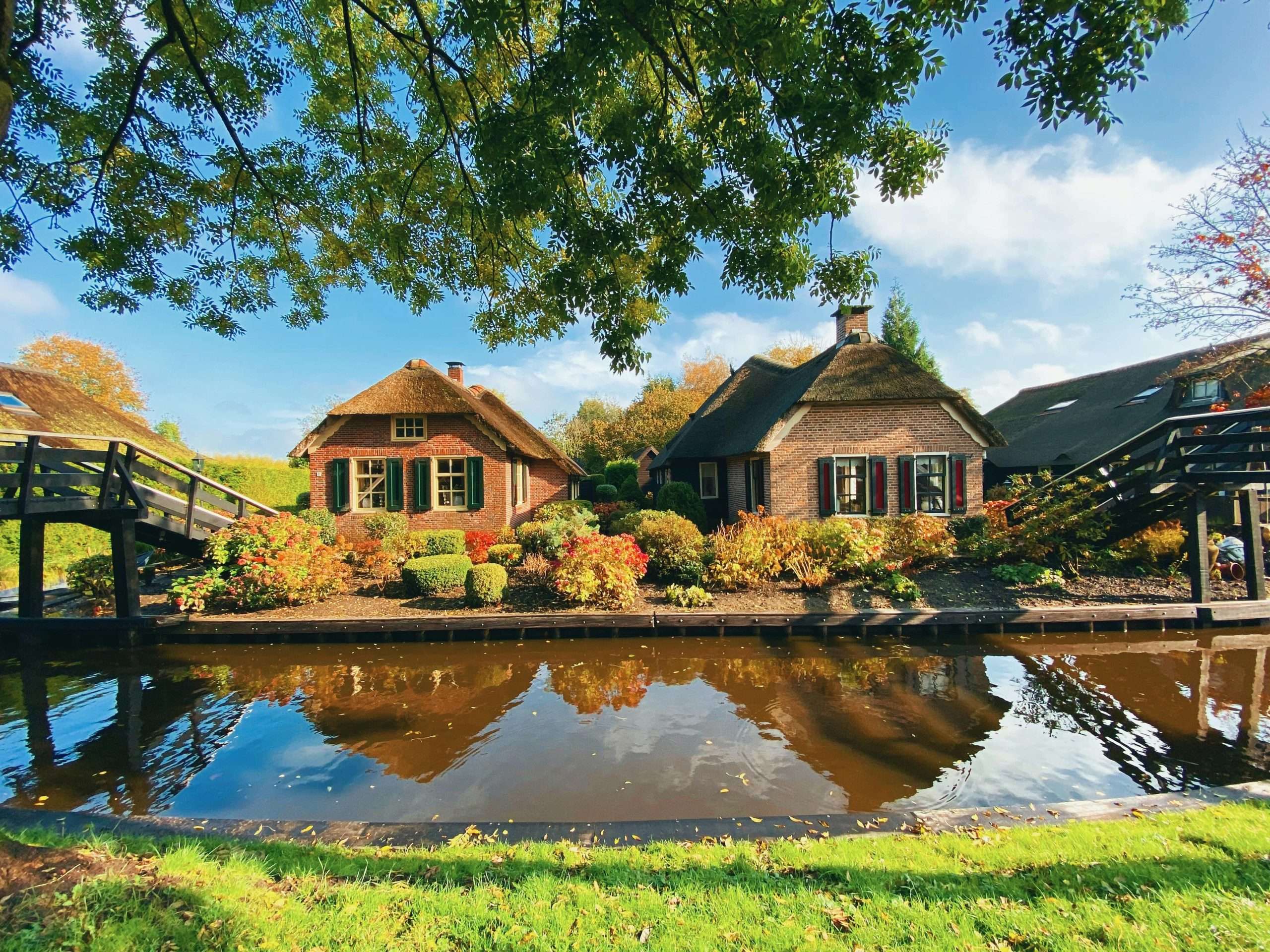 Giethoorn is one of the prettiest day trips from Amsterdam for families.